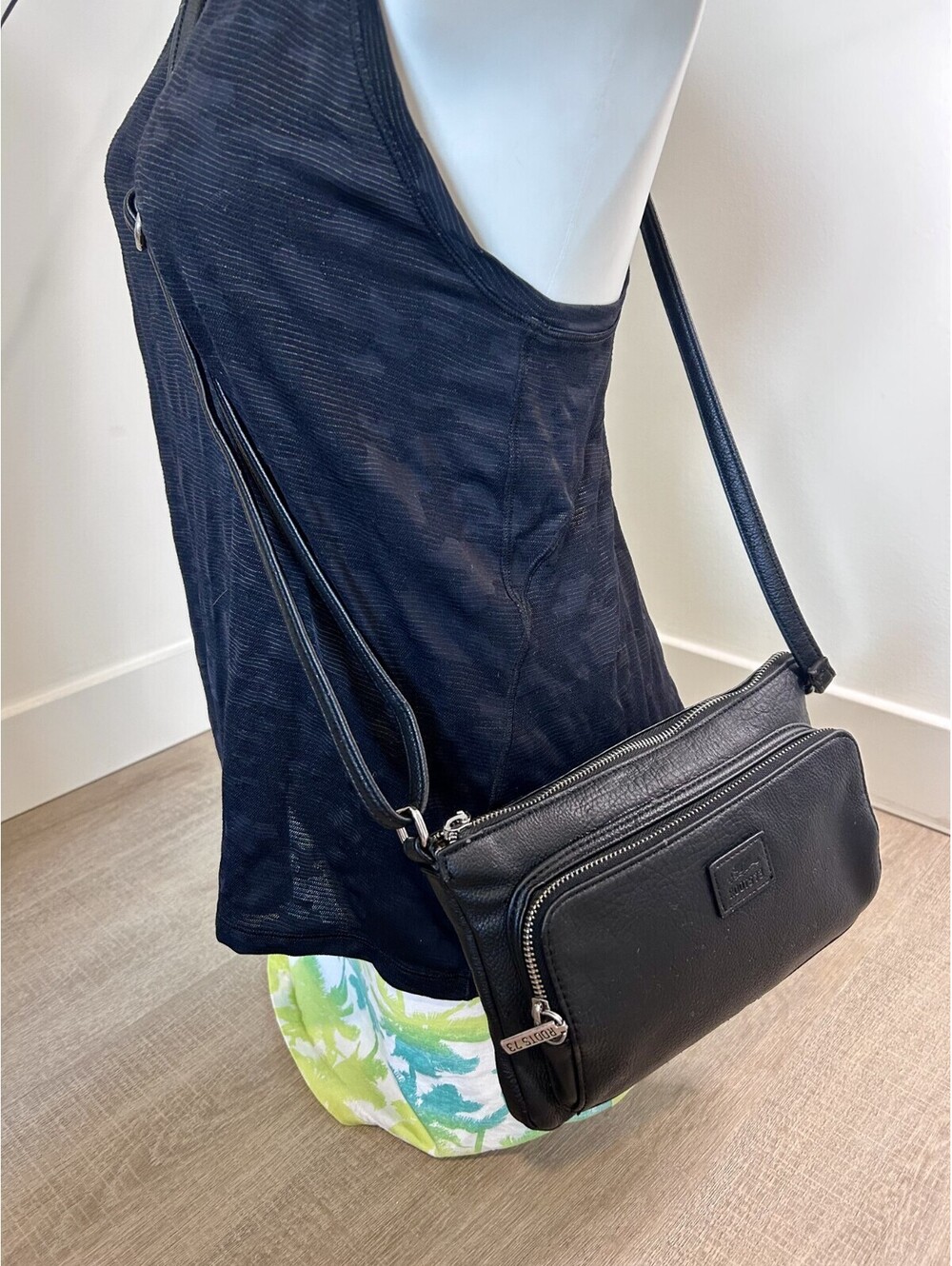 Roots Crossbody Black Leather Purse with Latch Closure Adjustable Strap